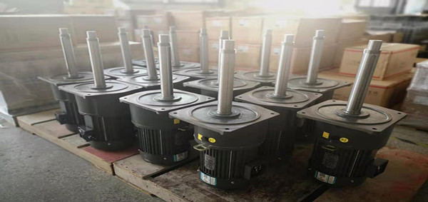塑料粉碎機專用減速機,非標減速機 塑料粉碎機專用減速機,非標減速機