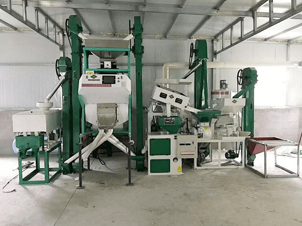 小型齒輪減速電機(jī)應(yīng)用在碾米機(jī)上.png