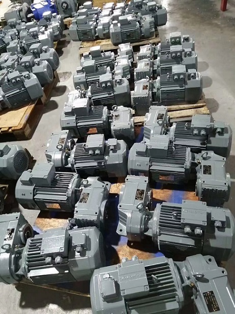 邁傳平行軸斜齒輪減速機.jpg