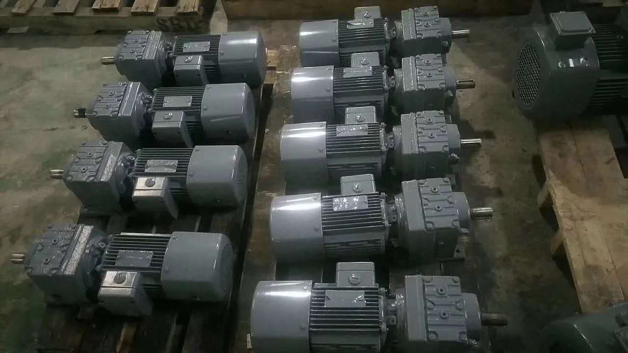 邁傳R系列減速機(jī)、斜齒輪減速機(jī)實(shí)拍.jpg 邁傳R系列減速機(jī)、斜齒輪減速機(jī)實(shí)拍.jpg